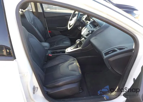 2015 Ford Focus Se z USA, uszkodzony, nr VIN 1FADP3F21FL314051